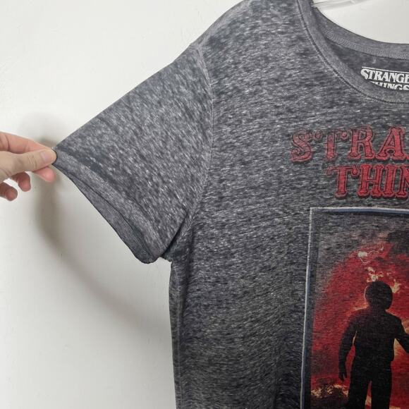 Stranger Things Netflix Women's Graphic T-Shirt XXL Gray Burnout Short Sleeve - Picture 4 of 8
